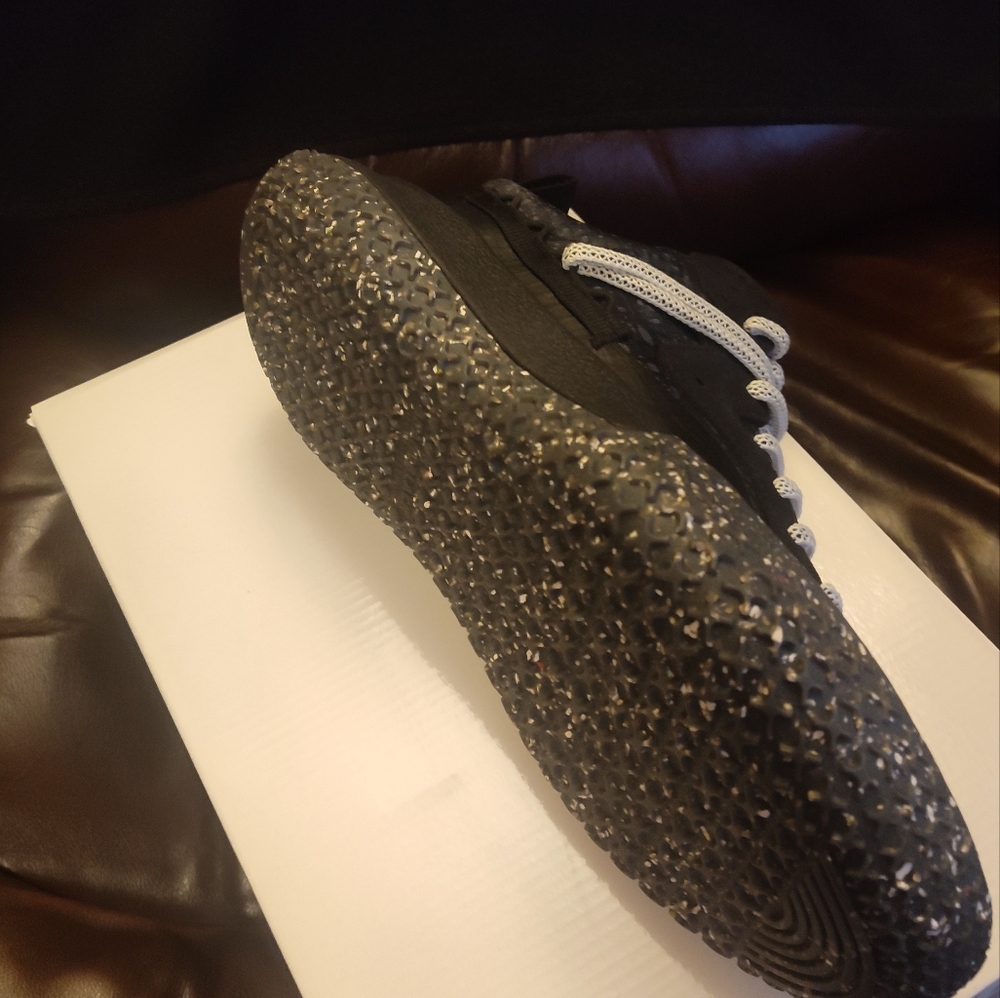 Sneakers - Picture 3 of 7